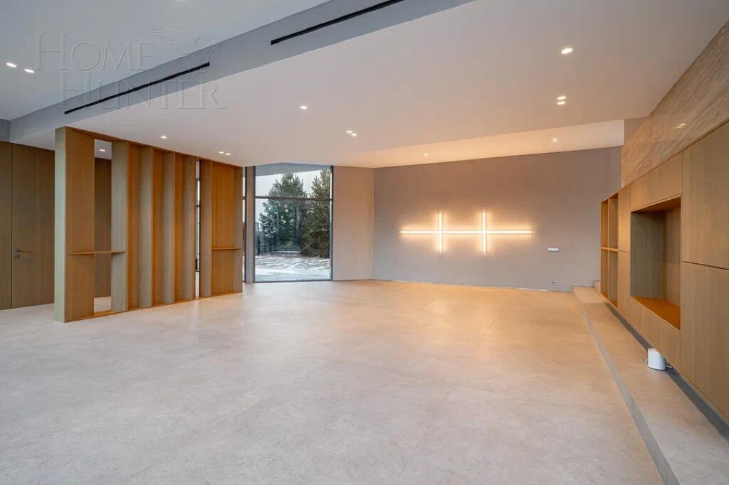 3-этажный коттедж 830 м² без отделки