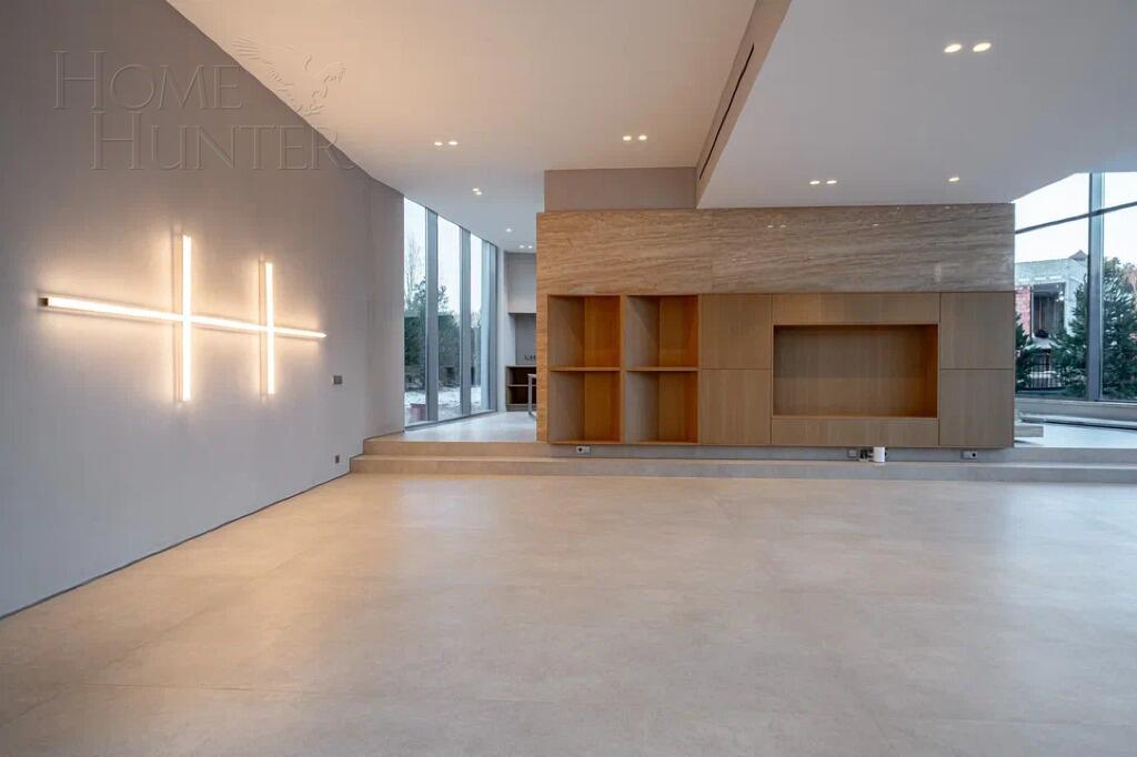 3-этажный коттедж 830 м² без отделки