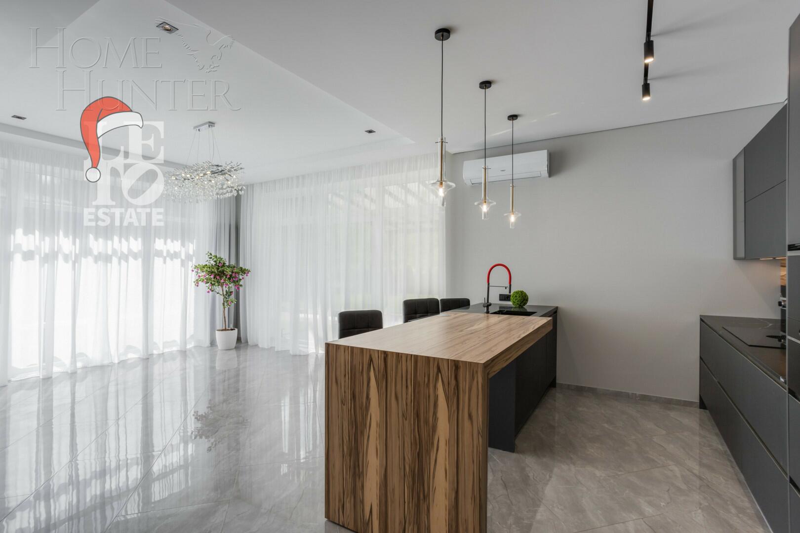 3-этажный коттедж 600 м² с отделкой