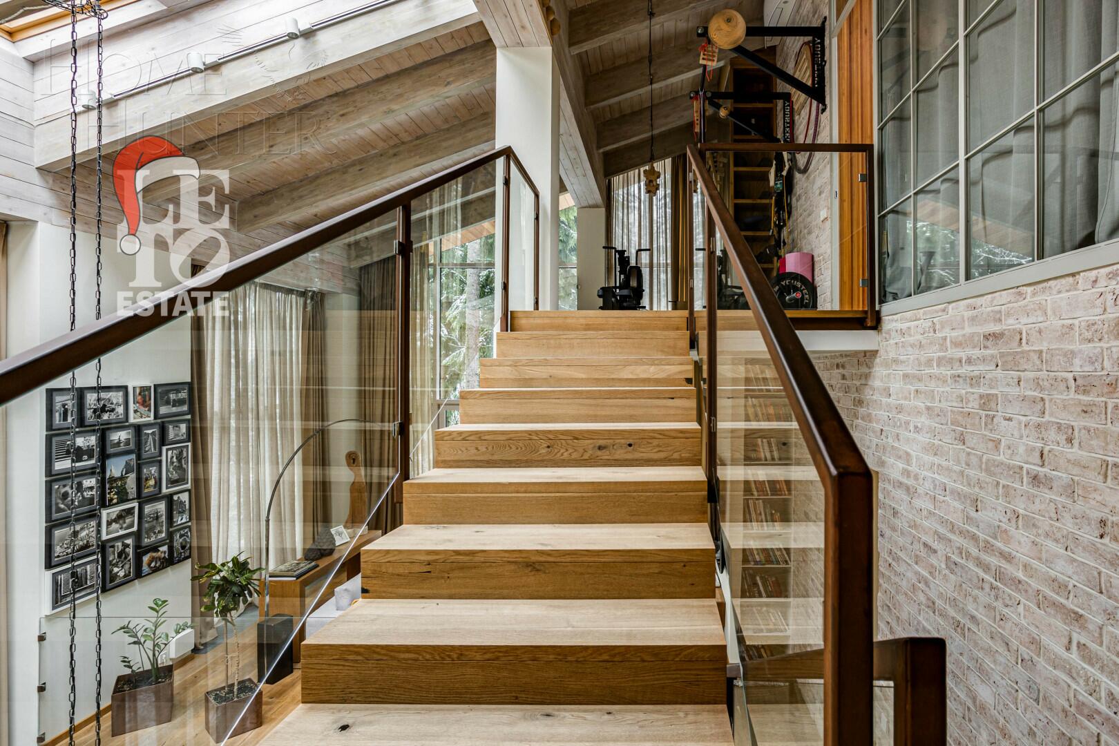 2-этажный коттедж 500 м² с отделкой