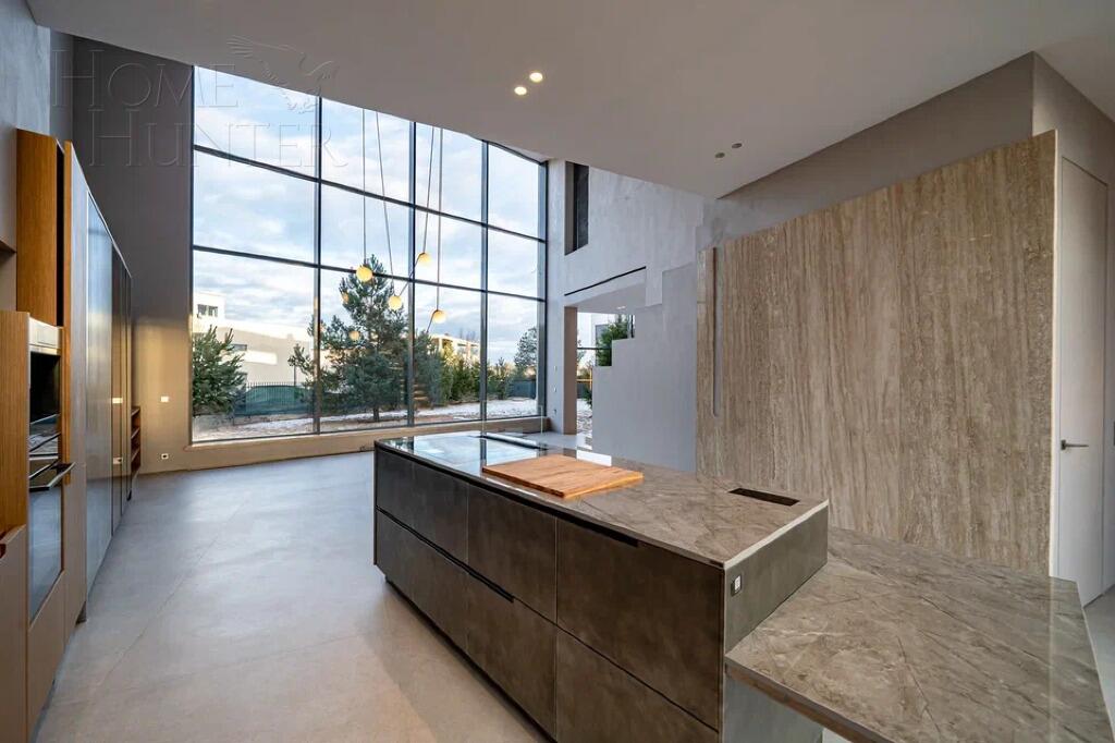 3-этажный коттедж 830 м² без отделки