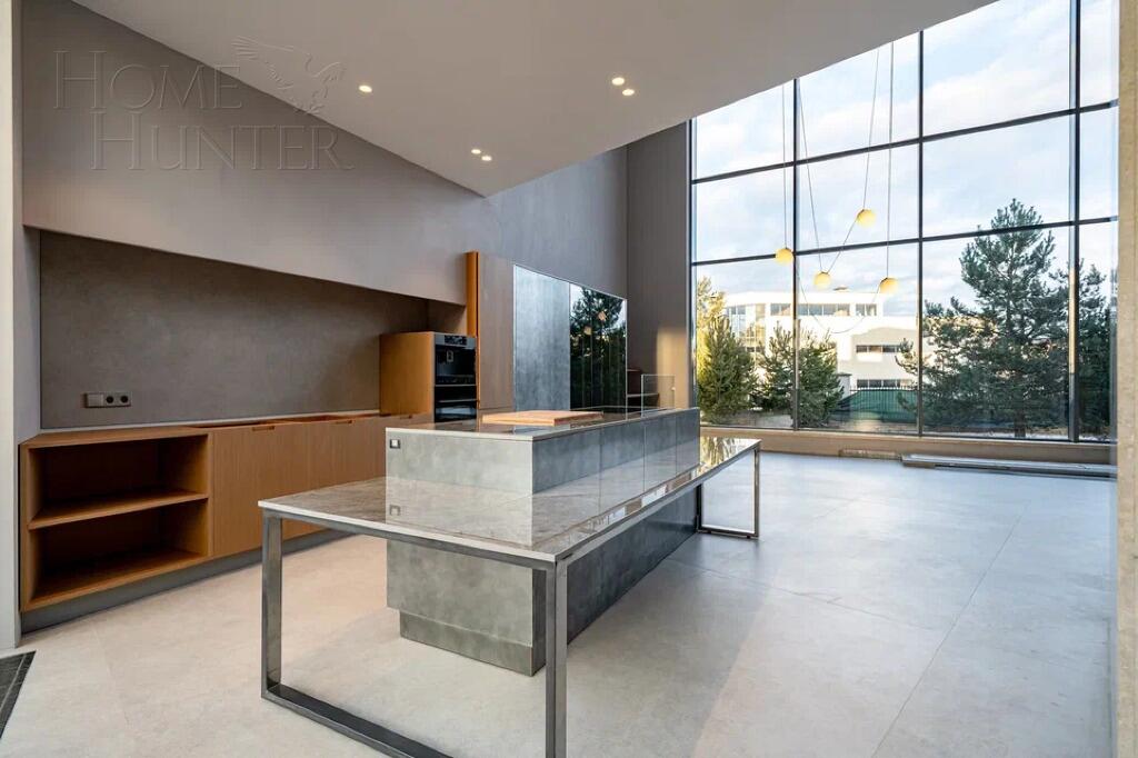 3-этажный коттедж 830 м² без отделки