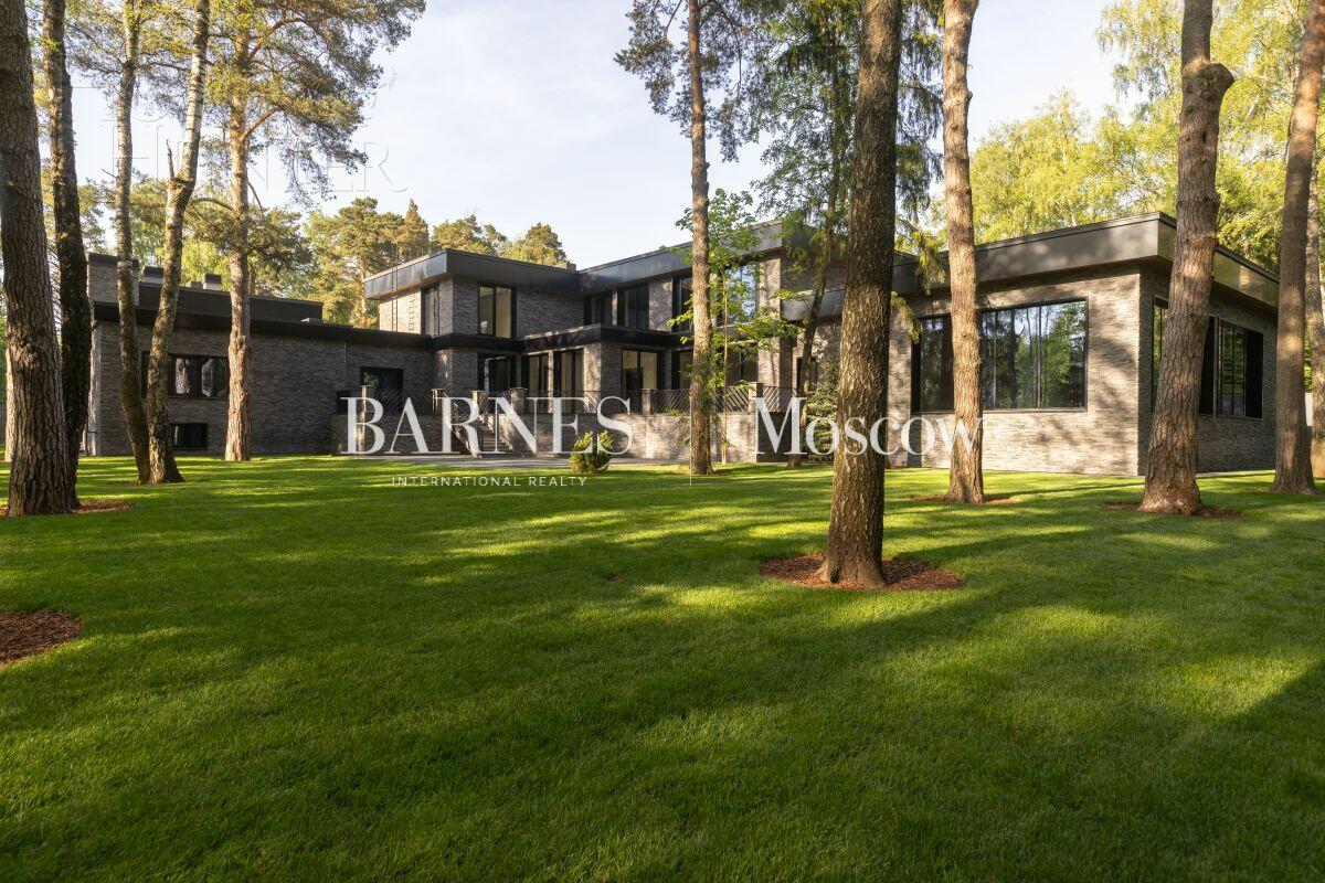 2-этажный коттедж 1 700 м² без отделки