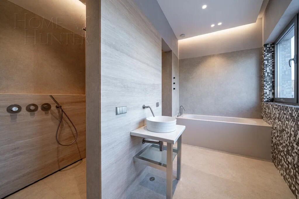 3-этажный коттедж 830 м² без отделки