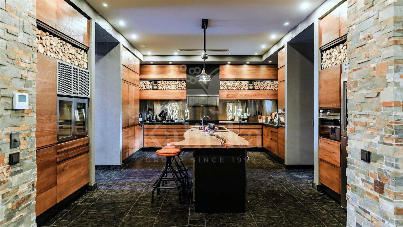 2-этажный коттедж 700 м² с отделкой