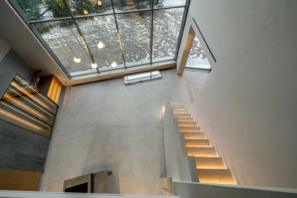 3-этажный коттедж 830 м² без отделки