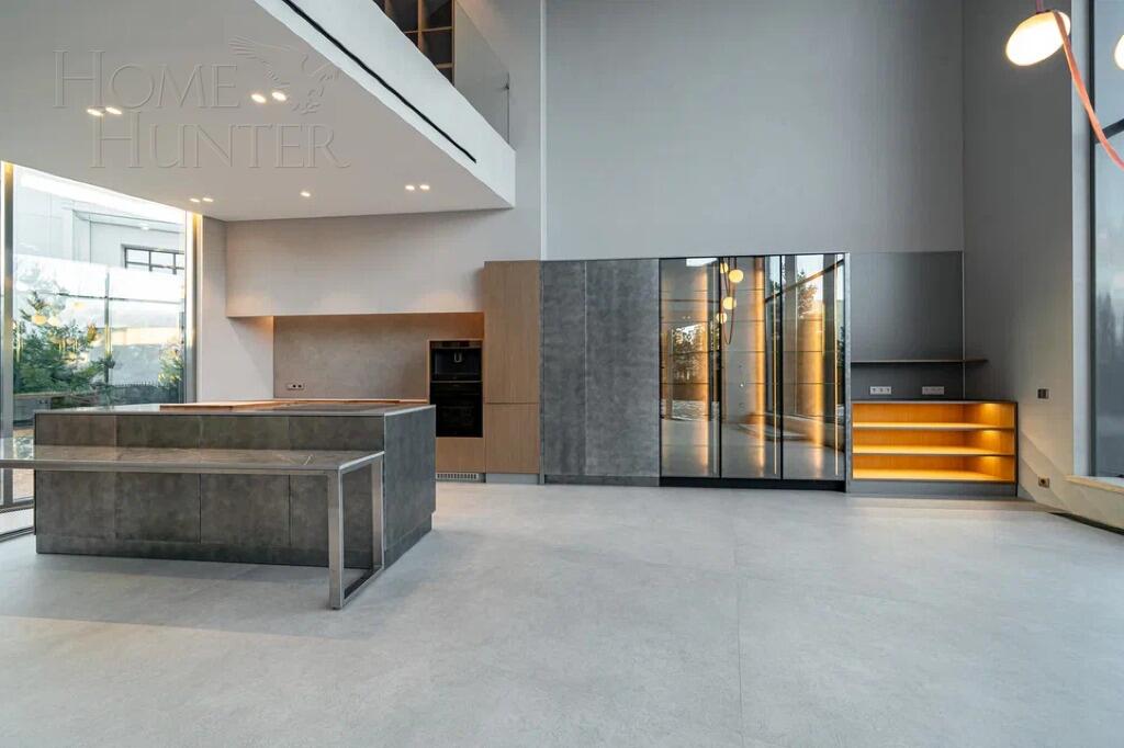 3-этажный коттедж 830 м² без отделки