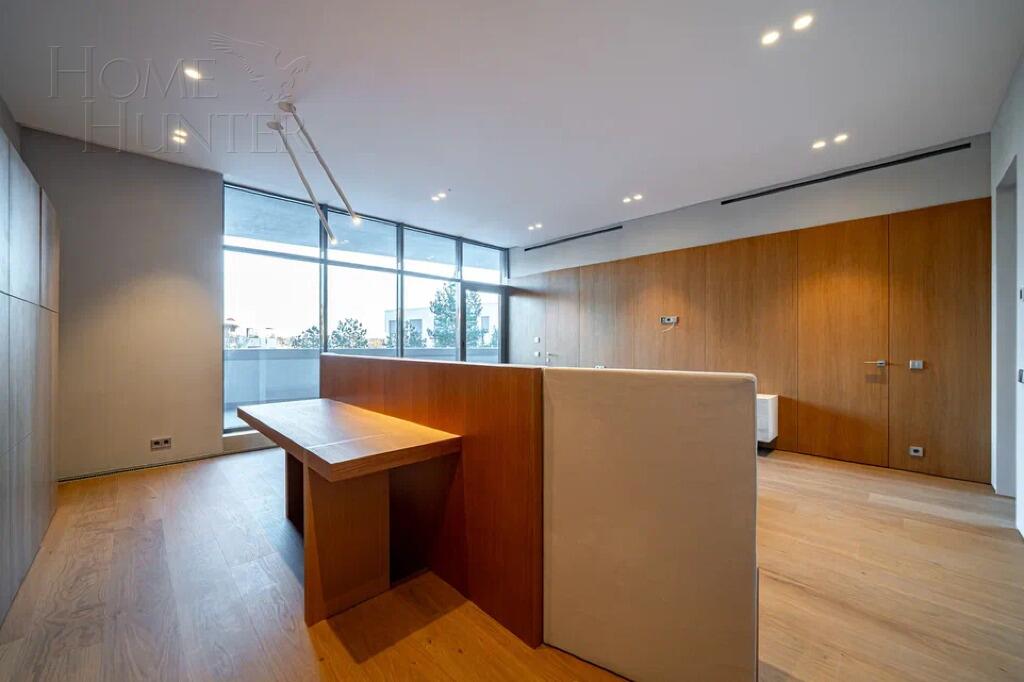 3-этажный коттедж 830 м² без отделки