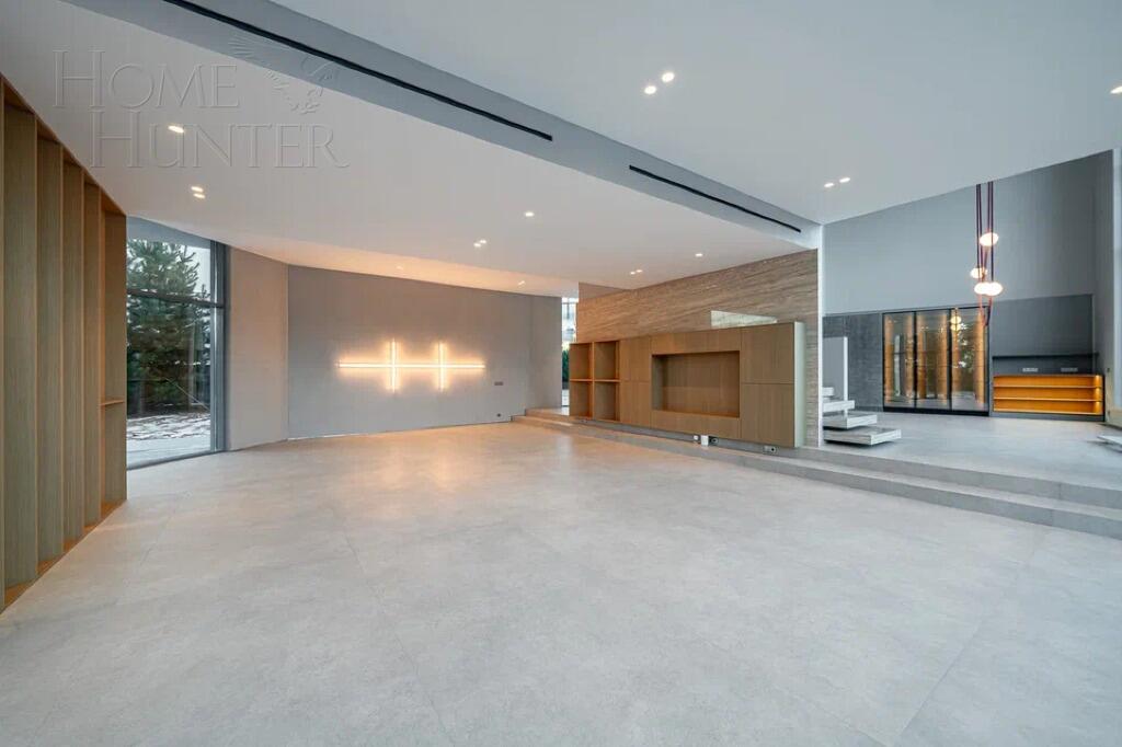 3-этажный коттедж 830 м² без отделки