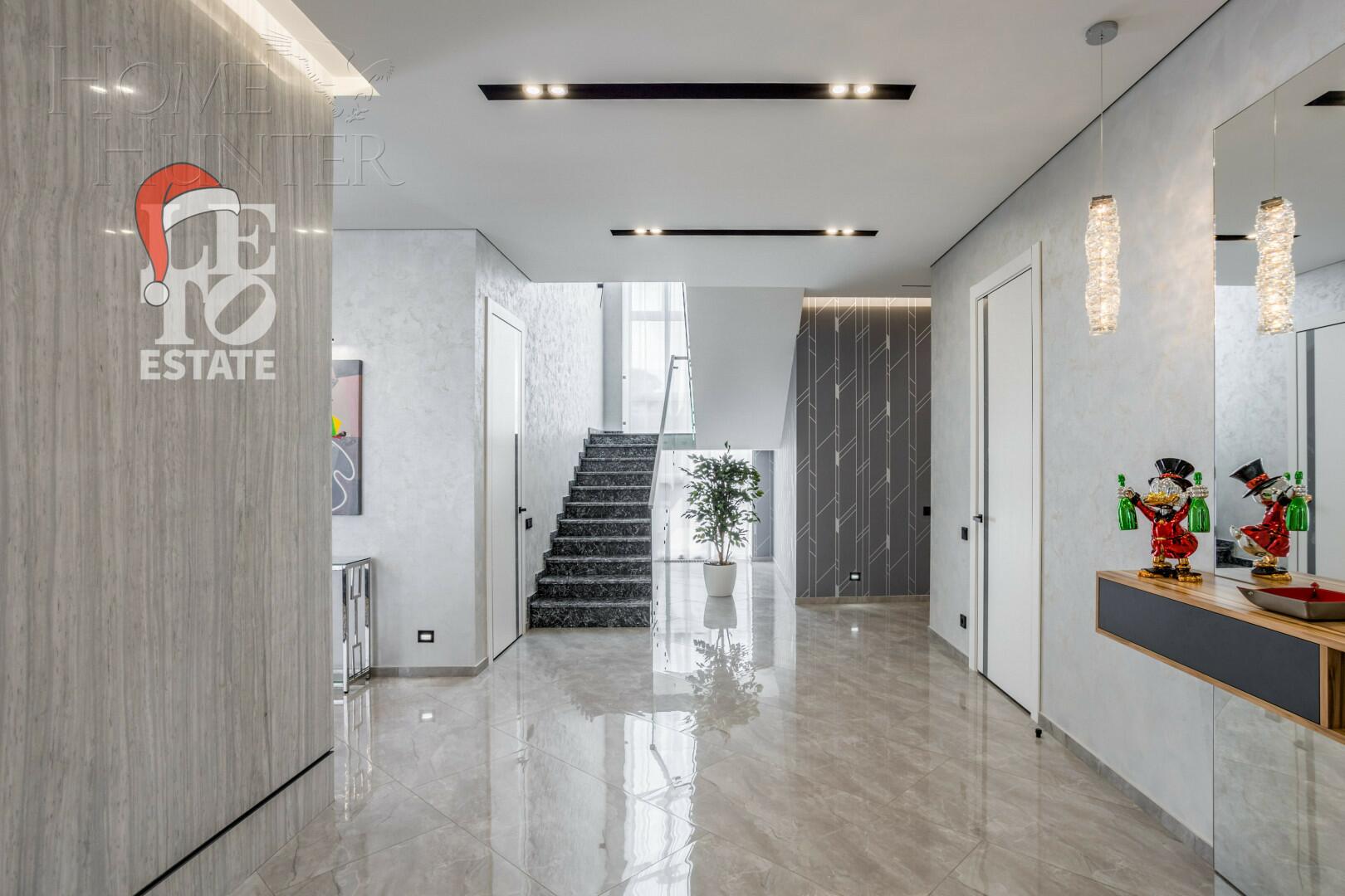 3-этажный коттедж 600 м² с отделкой