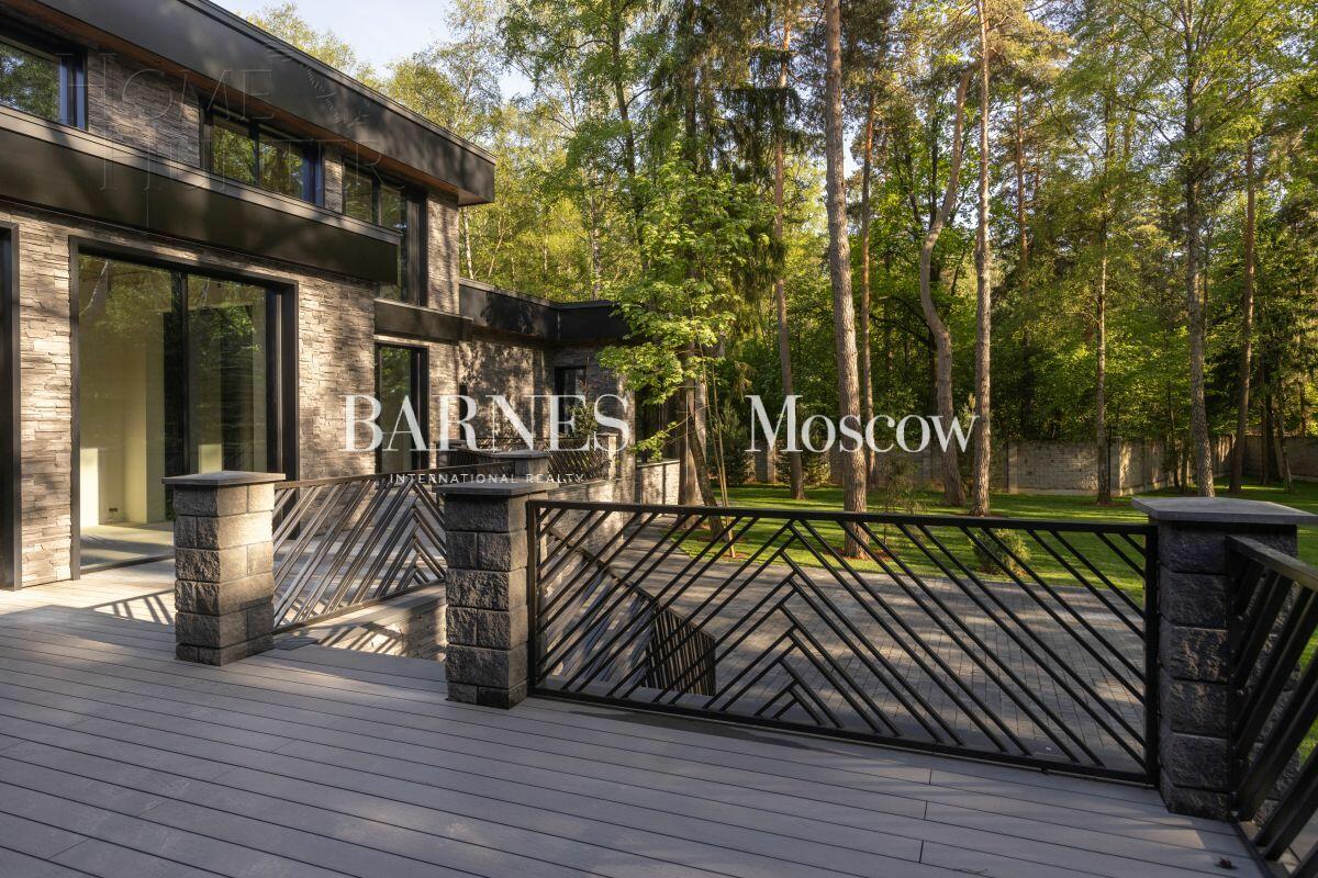 2-этажный коттедж 1 700 м² без отделки