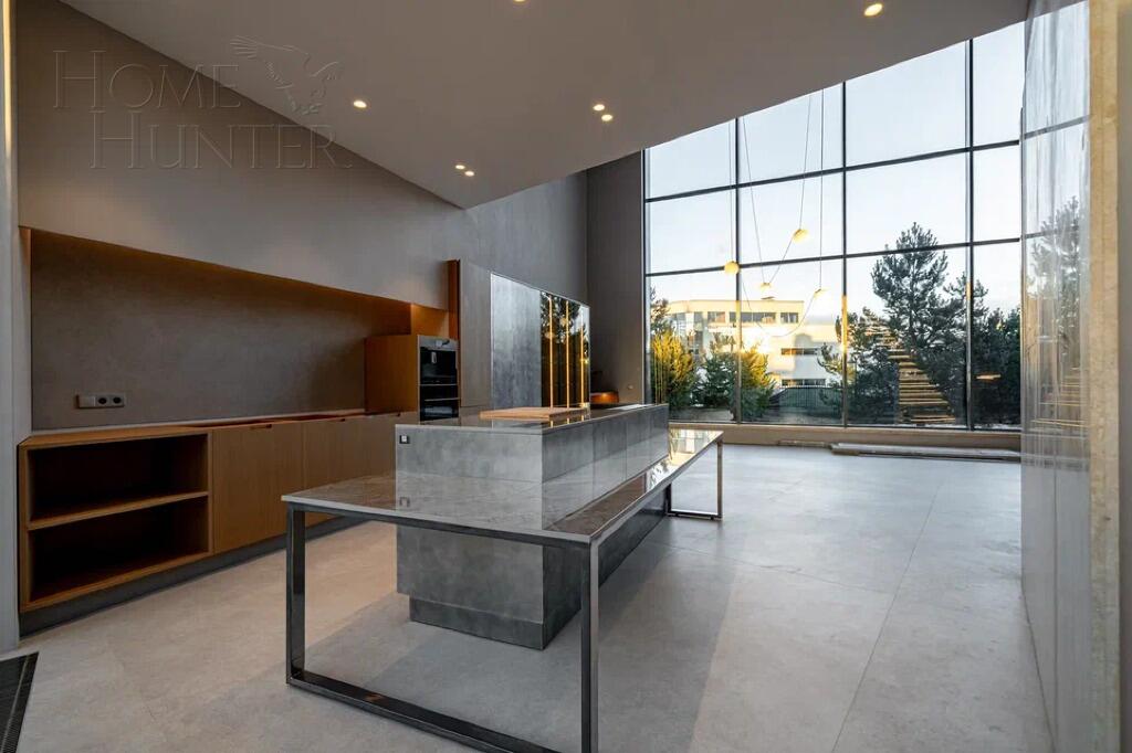 3-этажный коттедж 830 м² без отделки