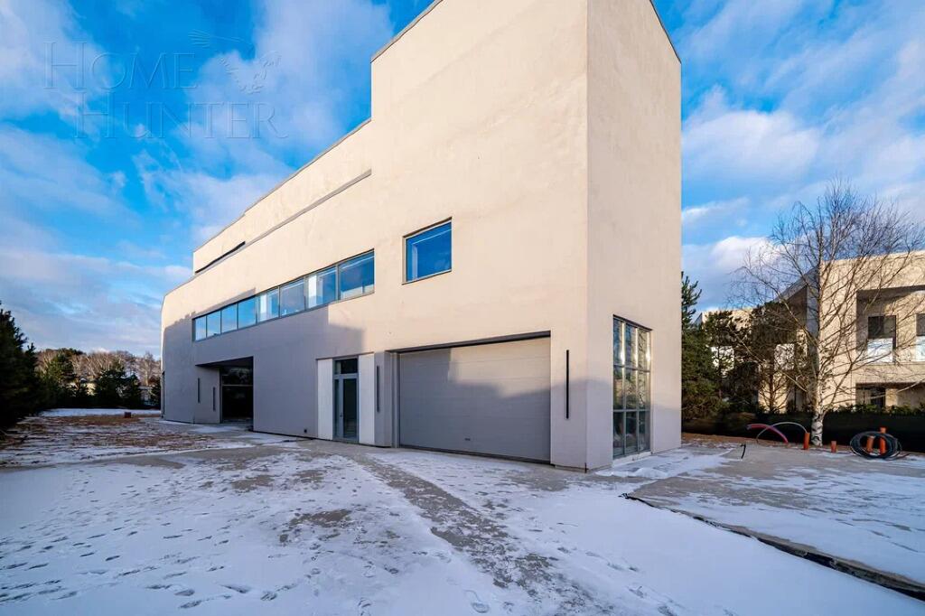 3-этажный коттедж 830 м² без отделки