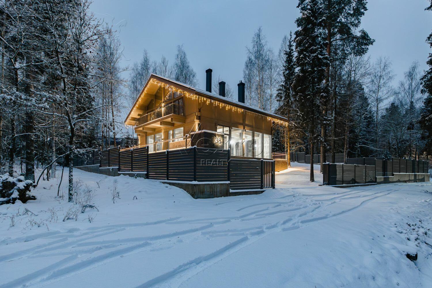 2-этажный коттедж 581.7 м² без отделки