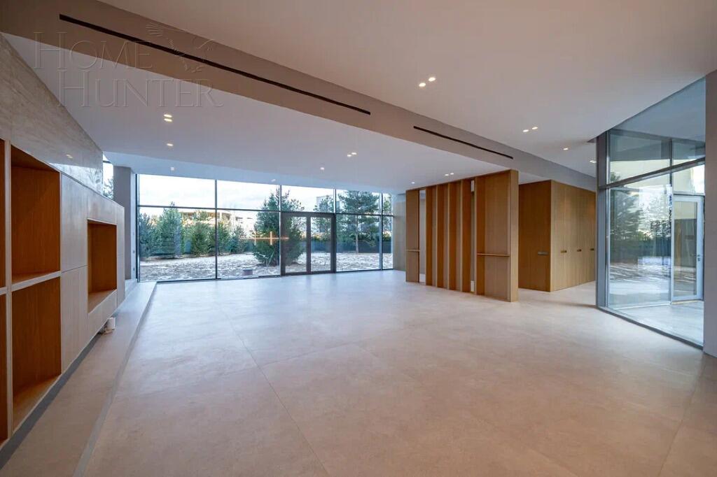 3-этажный коттедж 830 м² без отделки