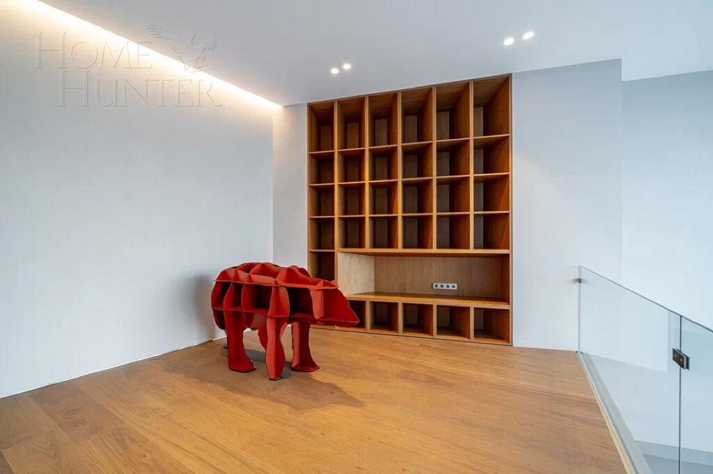 3-этажный коттедж 830 м² без отделки