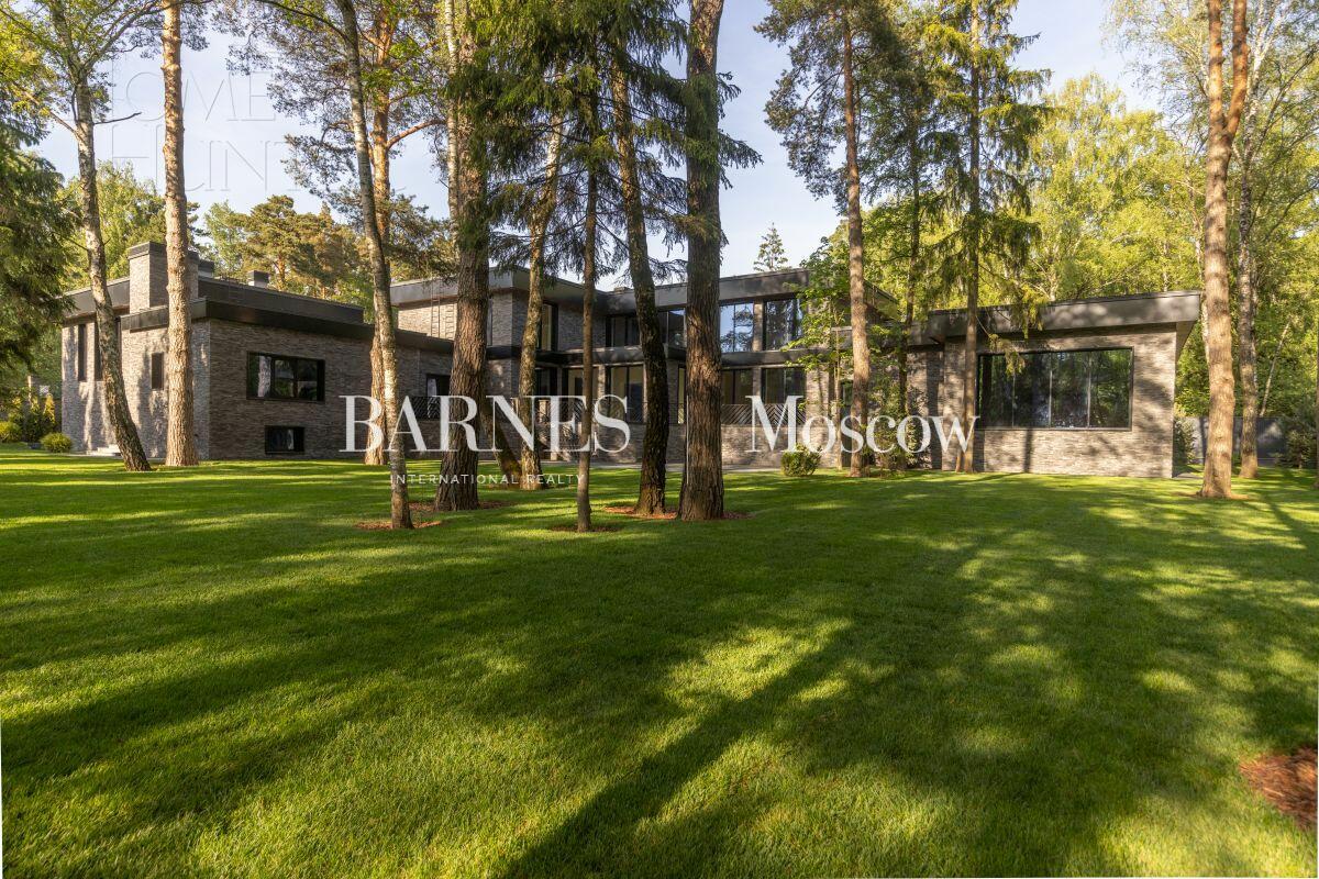 2-этажный коттедж 1 700 м² без отделки