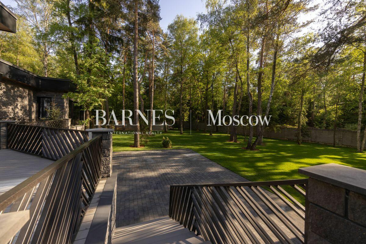 2-этажный коттедж 1 700 м² без отделки