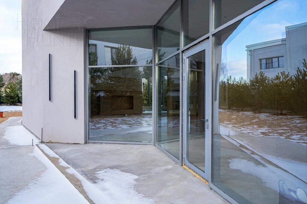 3-этажный коттедж 830 м² без отделки