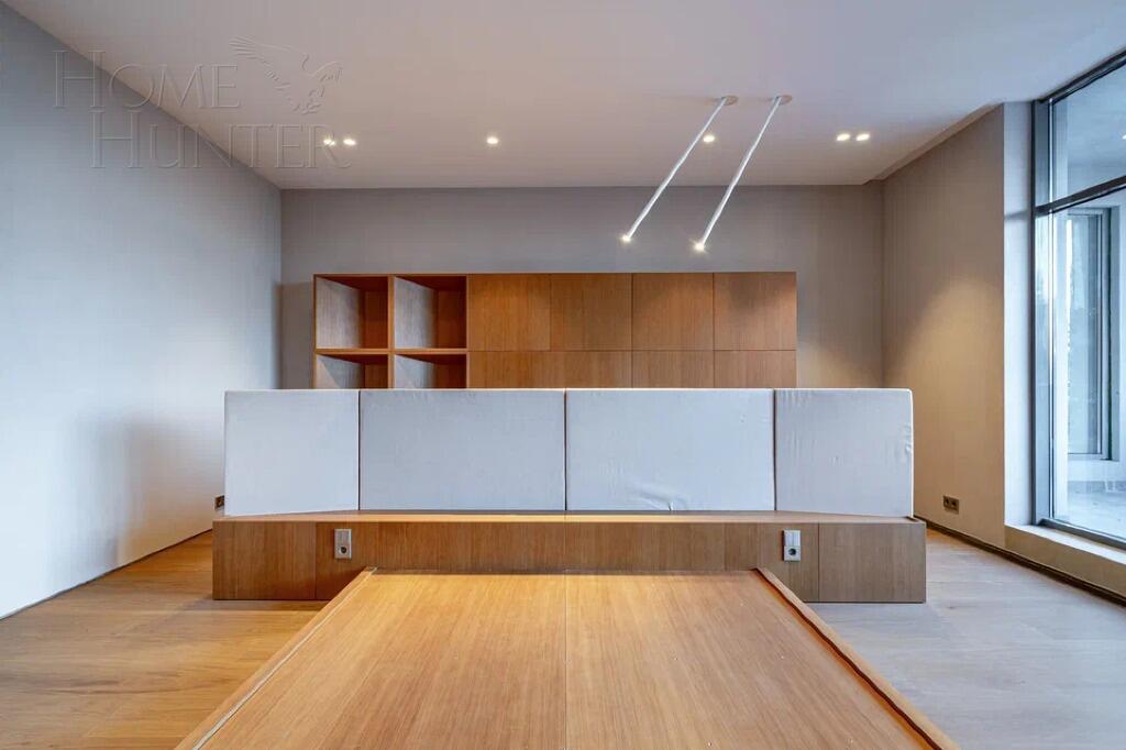 3-этажный коттедж 830 м² без отделки