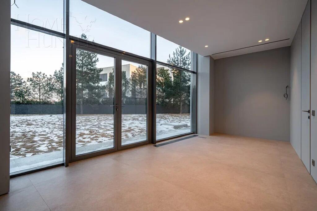 3-этажный коттедж 830 м² без отделки