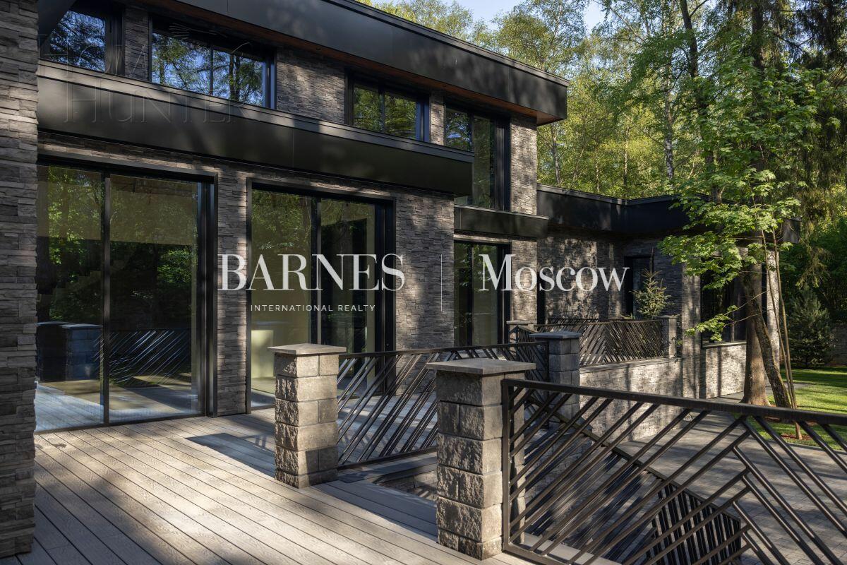 2-этажный коттедж 1 700 м² без отделки