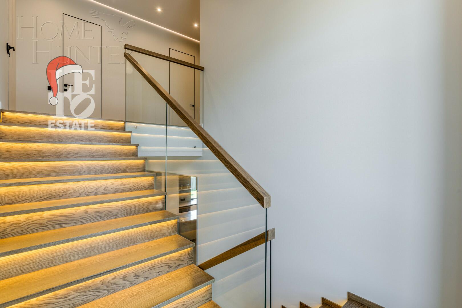 2-этажный коттедж 320 м² с отделкой