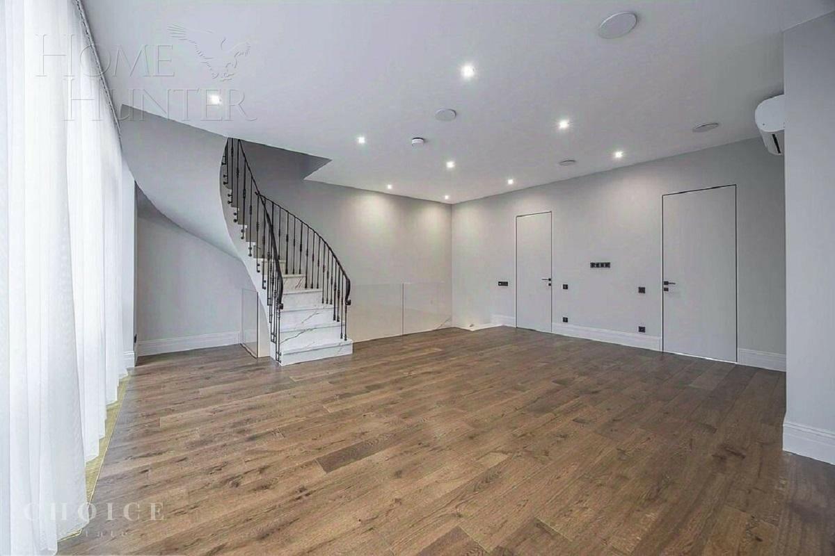 3-этажный таунхаус 239 м² с отделкой