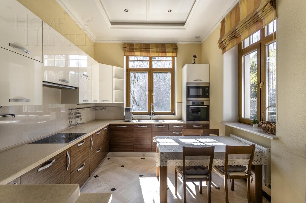 2-этажный коттедж 640 м² с отделкой