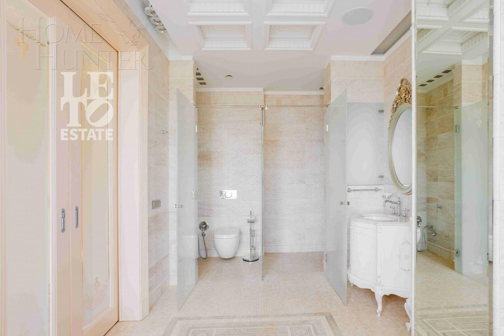 3-этажный таунхаус 340 м² с отделкой