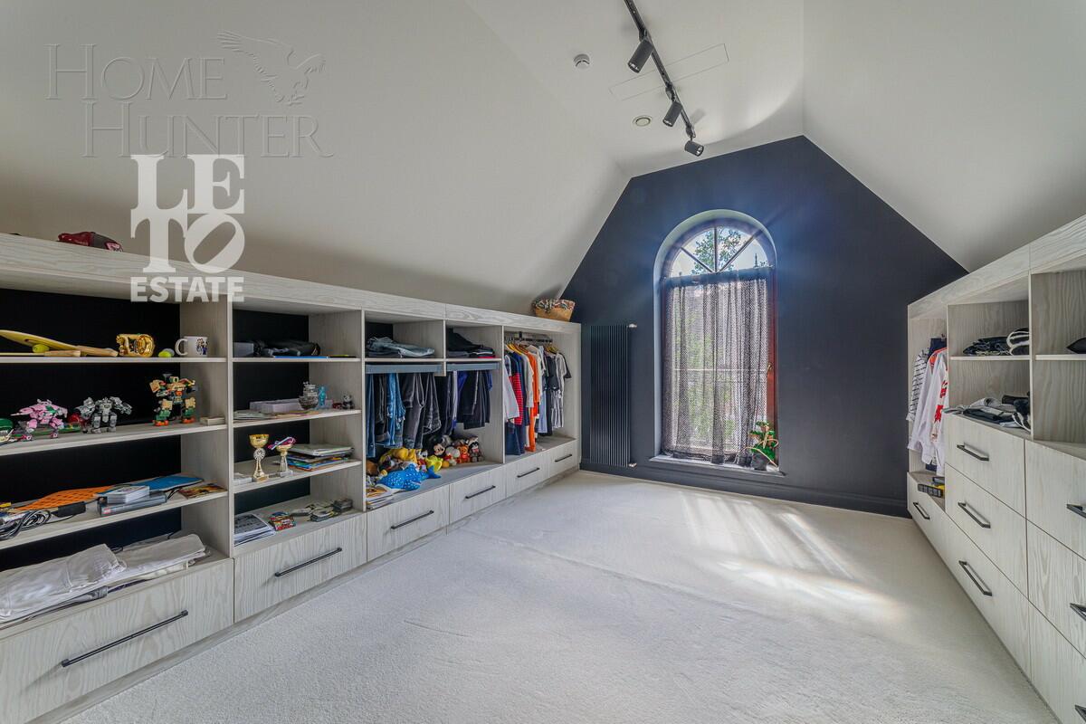 3-этажный коттедж 1 200 м² с отделкой