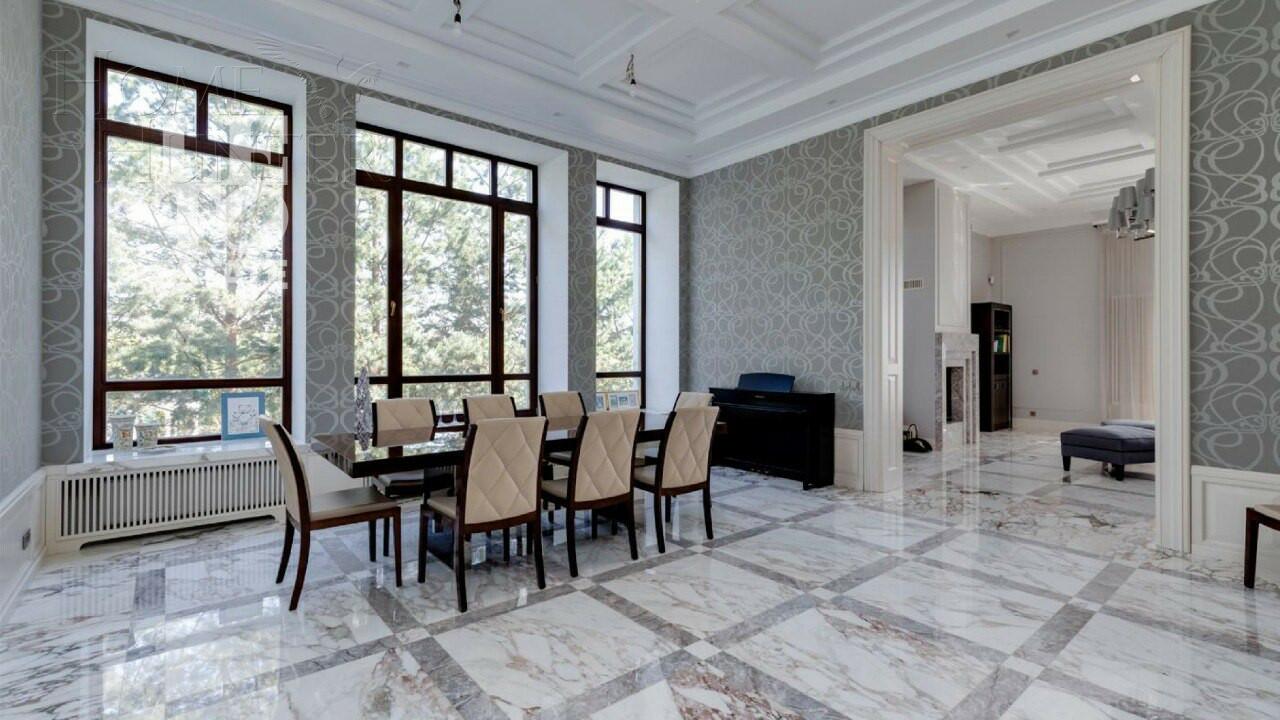 3-этажный коттедж 1 185 м² с отделкой