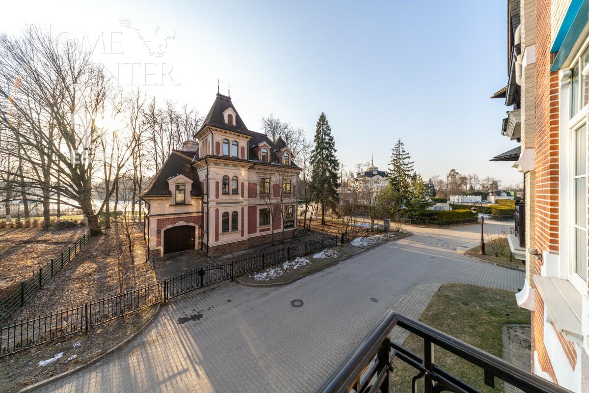 4-этажный таунхаус 395 м² без отделки