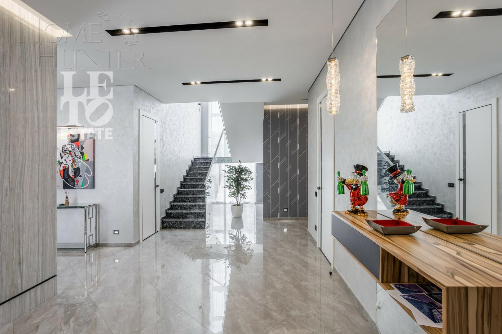 3-этажный коттедж 600 м² с отделкой