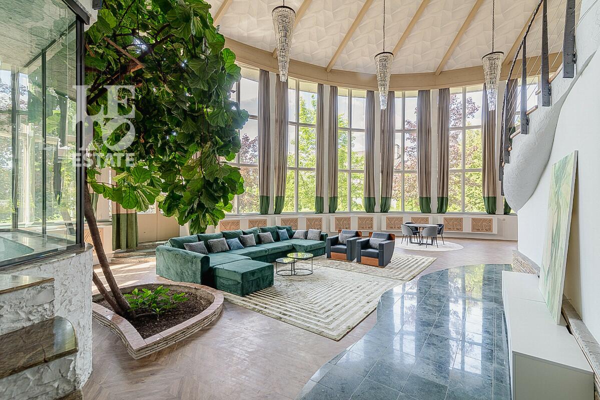 3-этажный коттедж 1 241 м² с отделкой