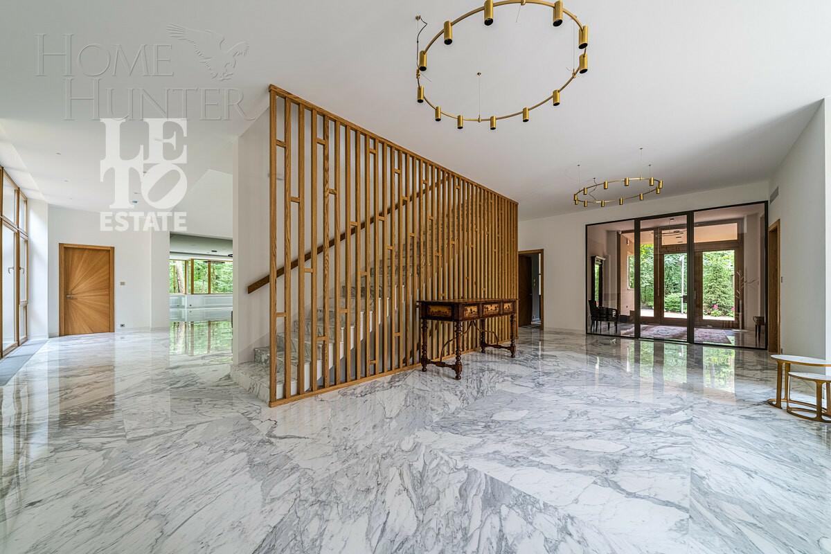 2-этажный коттедж 1 330 м² с отделкой