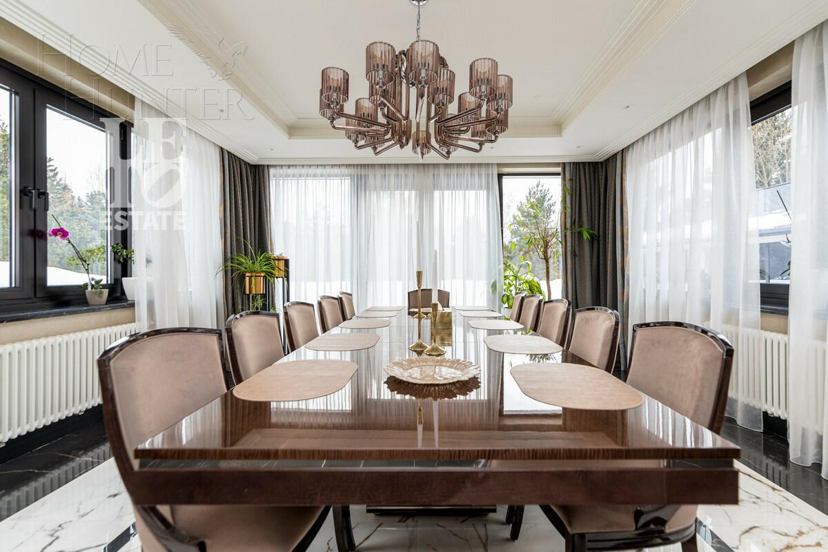 3-этажный коттедж 1 100 м² с отделкой