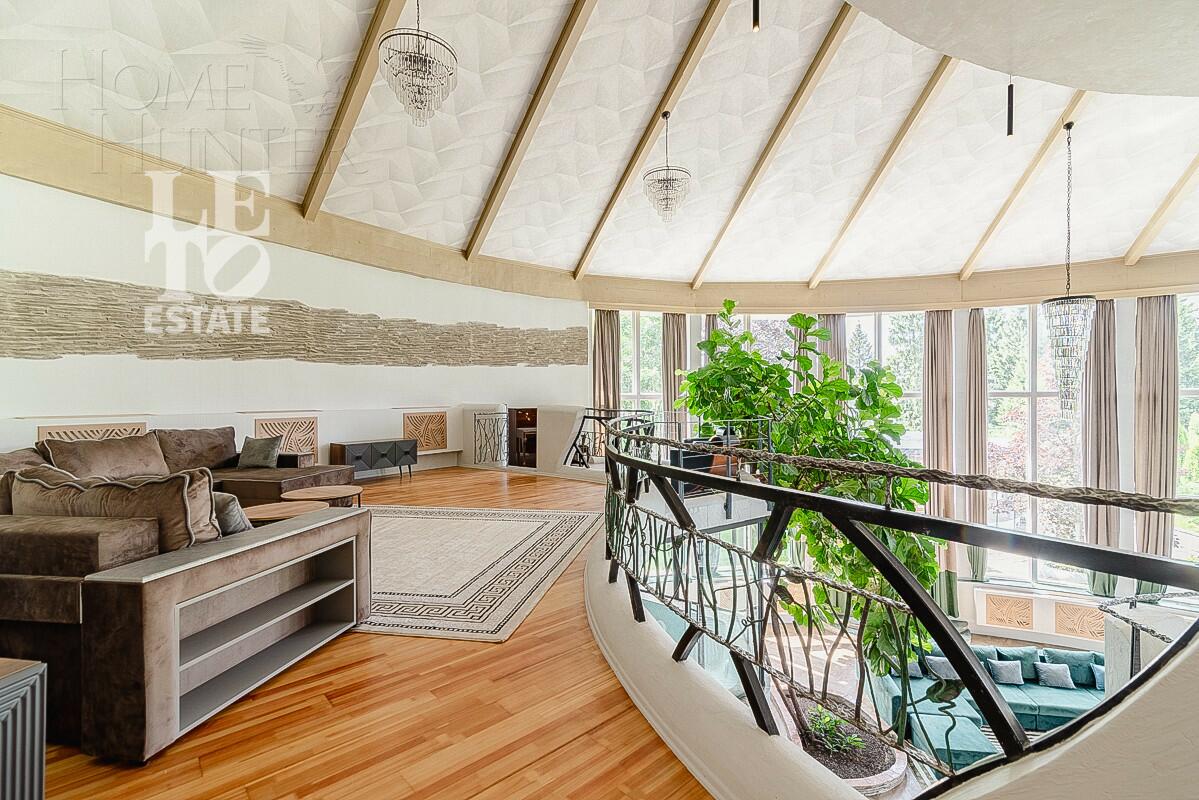 3-этажный коттедж 1 241 м² с отделкой