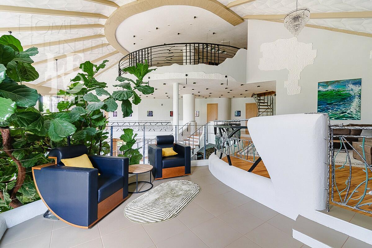 3-этажный коттедж 1 241 м² с отделкой