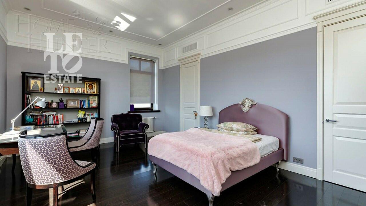 3-этажный коттедж 1 185 м² с отделкой