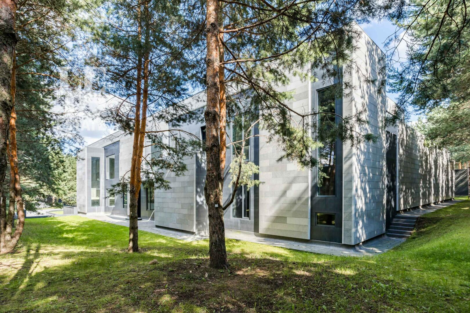 2-этажный коттедж 2 240 м² без отделки