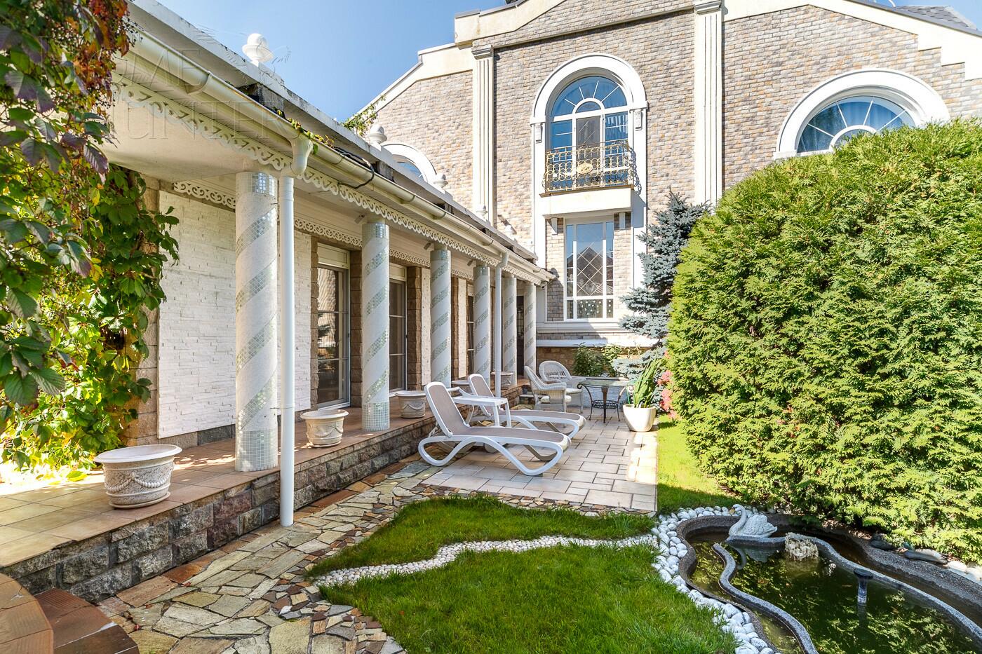 2-этажный коттедж 939 м² с отделкой