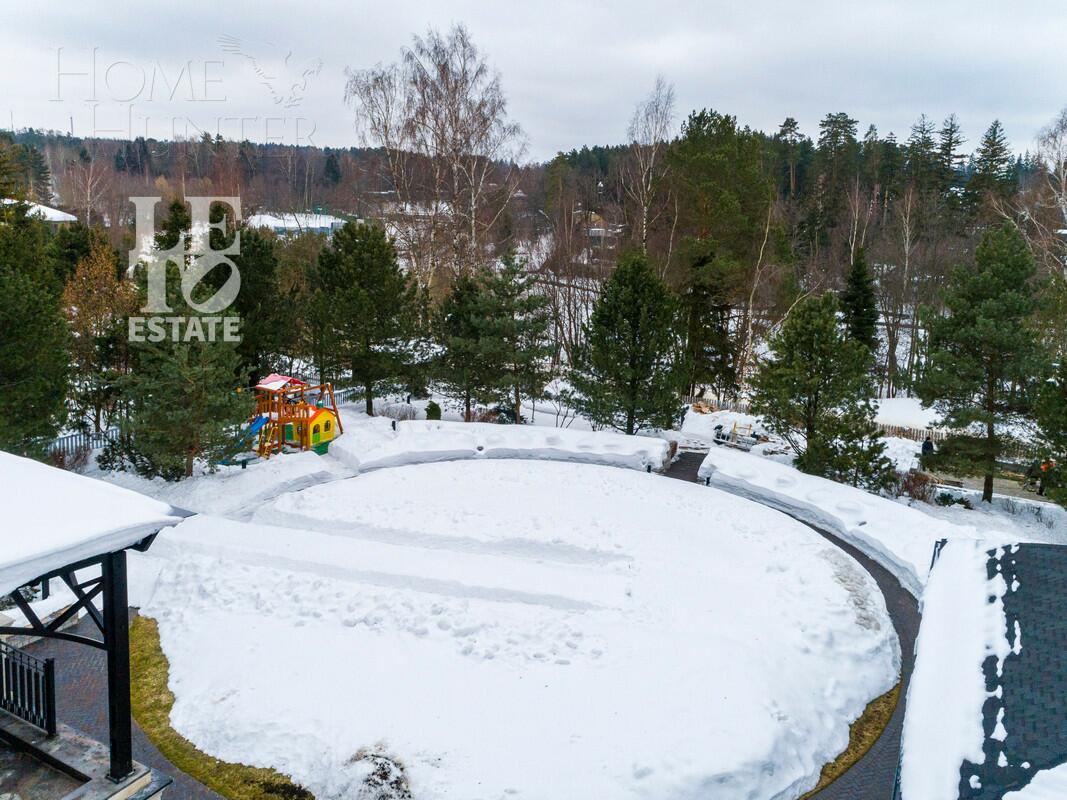 3-этажный коттедж 1 100 м² с отделкой