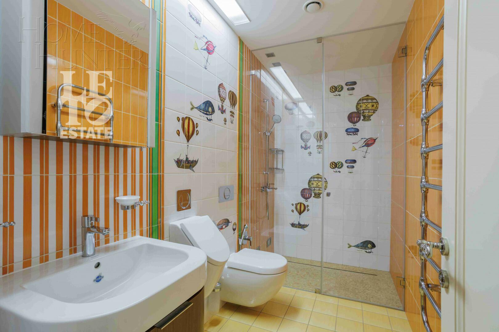 3-этажный таунхаус 340 м² с отделкой