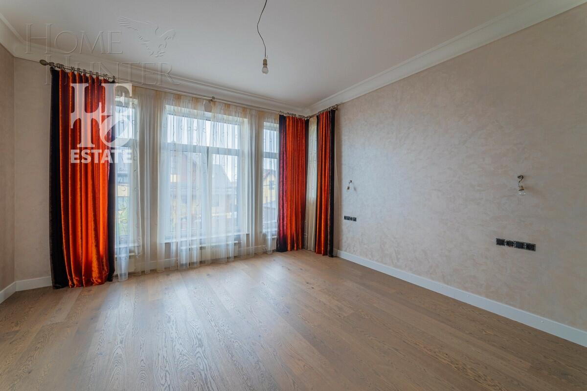 3-этажный коттедж 350 м² с отделкой