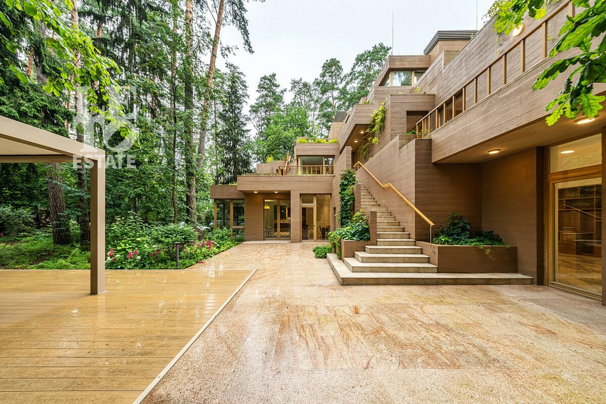 2-этажный коттедж 1 330 м² с отделкой