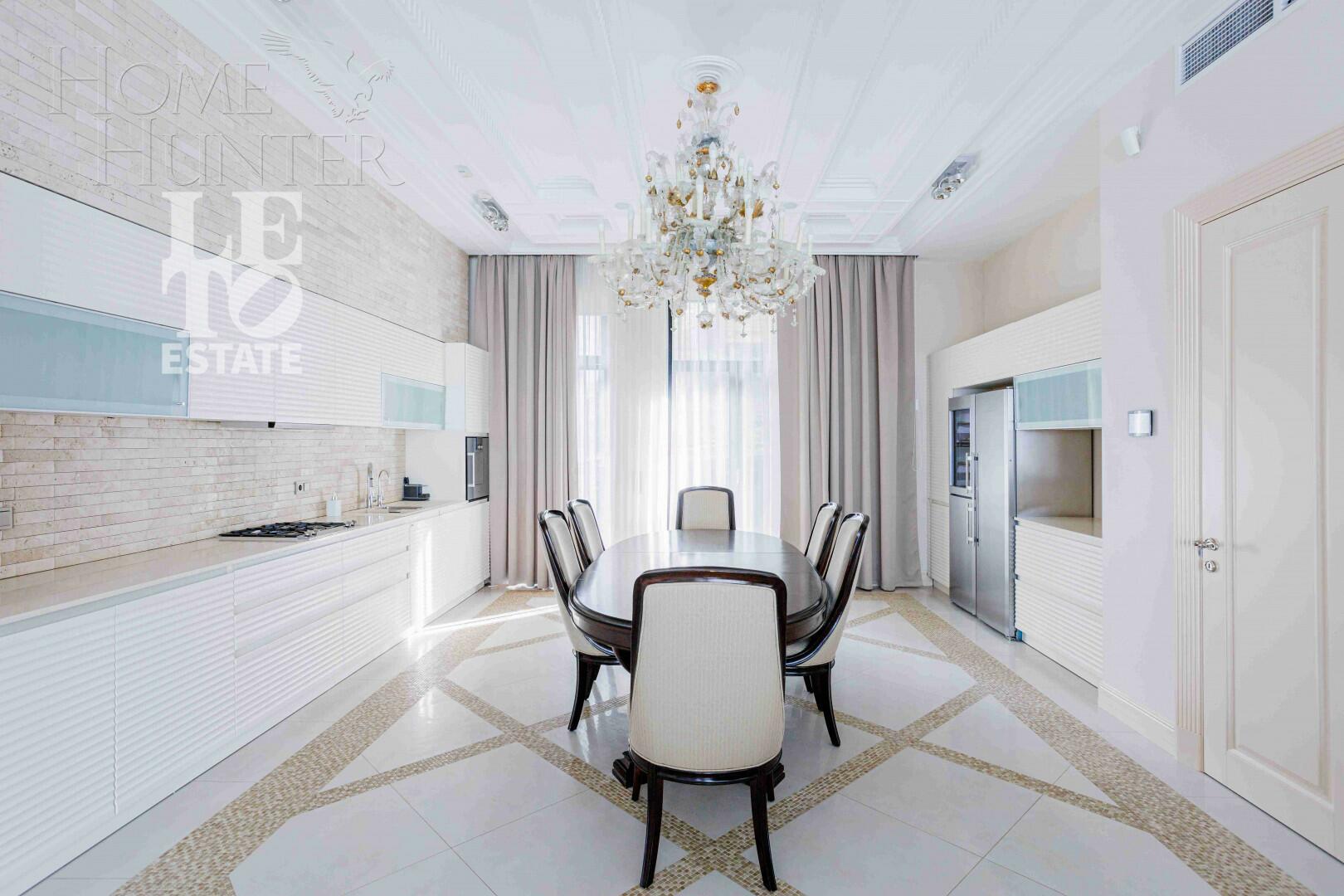 3-этажный таунхаус 340 м² с отделкой