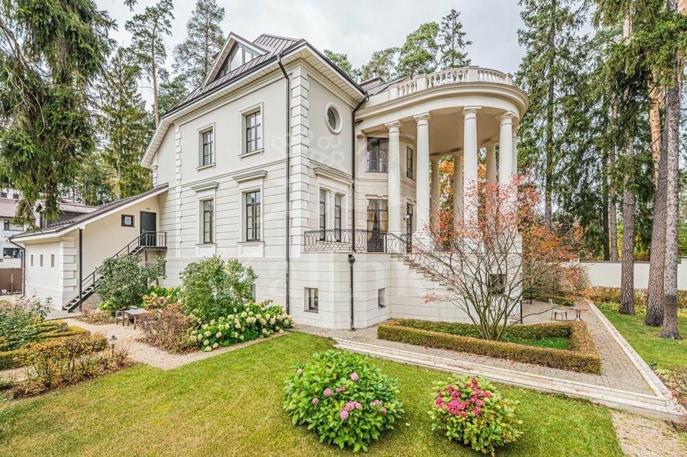 2-этажный коттедж 900 м² с отделкой