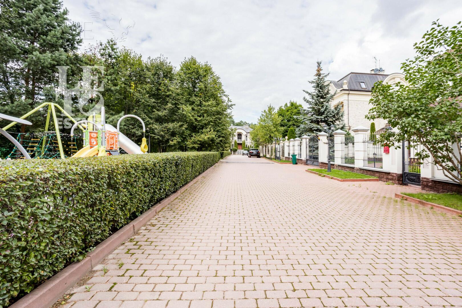 2-этажный коттедж 1 438 м² с отделкой