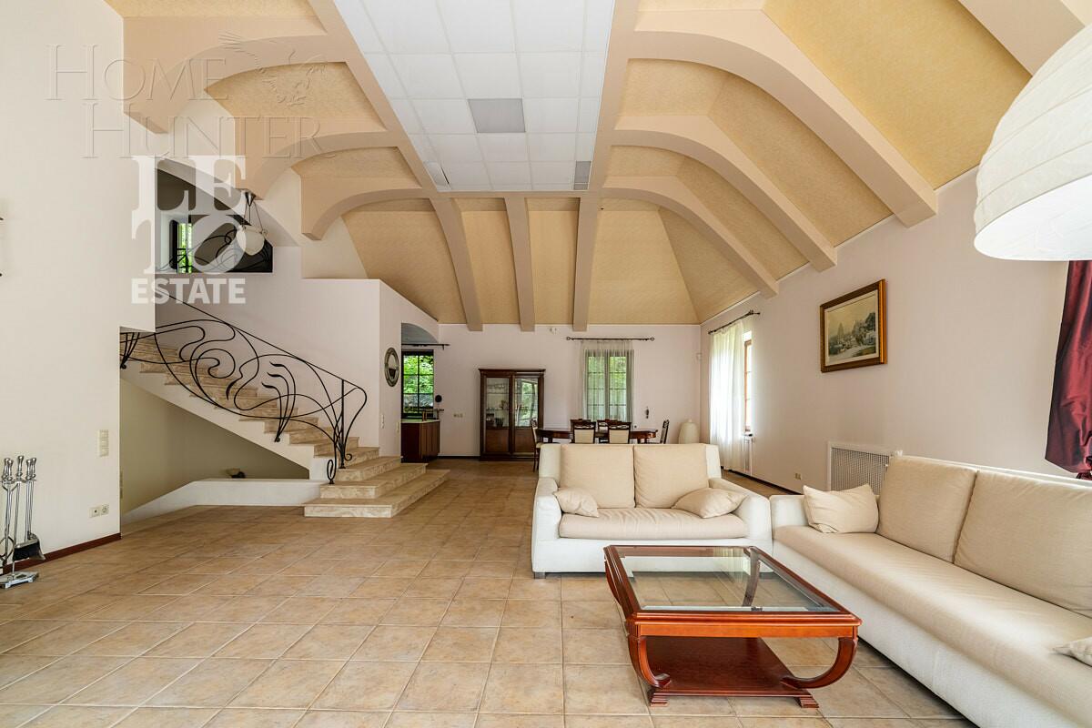 2-этажный коттедж 650 м² с отделкой